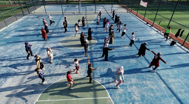 Kayseri'de kadınlar sağlıklı yaşam için sabah sporunda buluşuyor