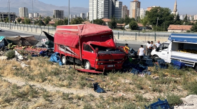 Kayseri'de park halindeki kamyonete çarpan otomobilin sürücüsü yaşamını yitirdi