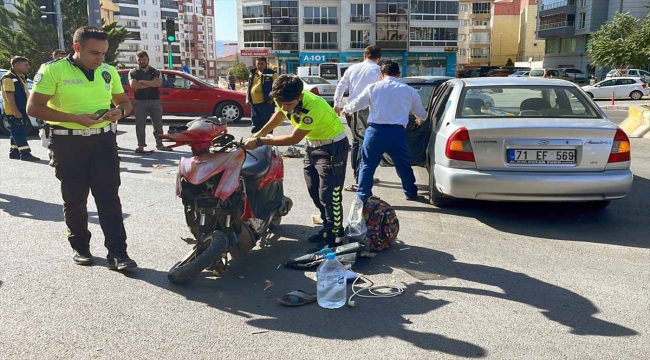 Kırıkkale'de otomobil ile çarpışan motosikletteki 2 kişi yaralandı