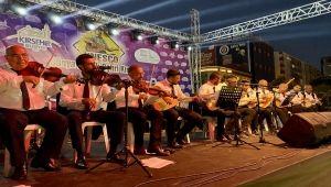 Kırşehir'de gurbetçiler türkü ve bozlaklarla şenlendi