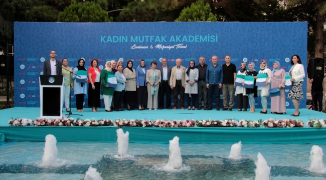 Konya'da "Kadın Mutfak Akademisi" tanıtım ve mezuniyet töreni gerçekleştirildi