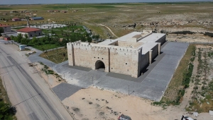 Konya'da restore edilen obruk gölü manzaralı 800 yıllık han ziyarete açılıyor