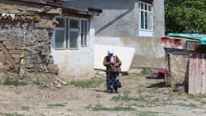 Konya'da yalnız yaşayan kadına polis sahip çıktı