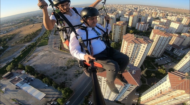 MHP Kayseri İl Başkanı İncetoprak, yamaç paraşütü ile uçtu