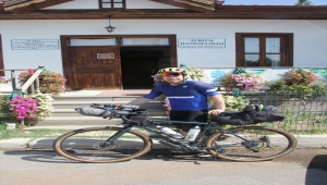 Pedal çevirerek gezen Avusturyalı genç Beypazarı'na geldi