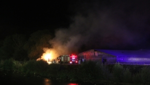 Sivas'ta açık alandaki saman balyaları yandı