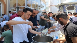 Yunak Belediyesi'nden aşure ikramı