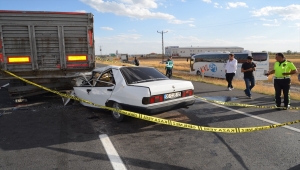 Aksaray'da tıra çarpan otomobildeki 2 kişi öldü