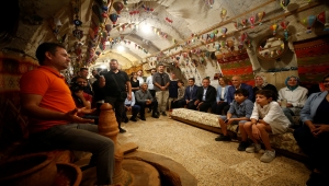 Bakan Kirişci, Nevşehir'de bir atölyede çanak yapımını deneyimledi