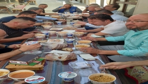 Beypazarı'nda Ahilik Haftası kapsamında cami önünde çorba ve pilav ikram edildi