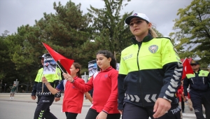 Bursa ve çevre illerde "Hayata saygı duruşu" için yaya geçitleri kırmızıya boyandı 