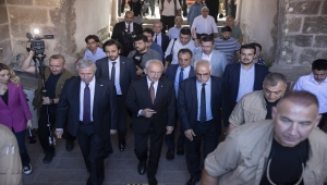 CHP Genel Başkanı Kılıçdaroğlu, Nallıhan'da esnafı ziyaret etti