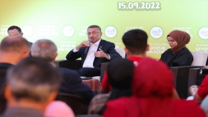 Cumhurbaşkanı Yardımcısı Oktay, Sivas'ta gençlerle buluştu: