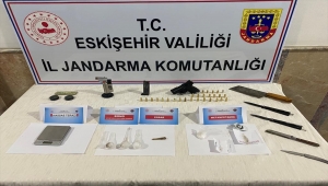 Eskişehir'de uyuşturucu ele geçirilen araçtaki 5 zanlı gözaltına alındı