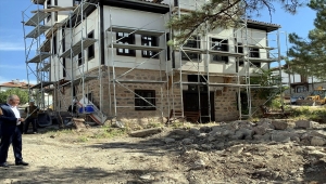 Güdül Belediye Başkanı Muzaffer Yalçın, Güdül Bey Konağı'nı inceledi