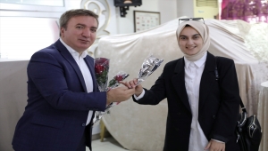 İlk ataması Aksaray'a yapılan öğretmenler karanfillerle karşılandı