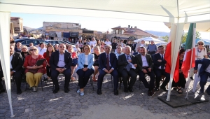 Kapadokya'da "Konuş benimle dünya" sergisi açıldı