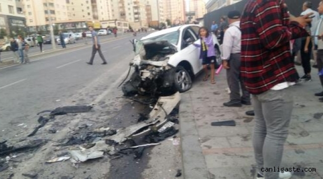 Kayseri'de 3 aracın karıştığı trafik kazasında 3 kişi yaralandı!