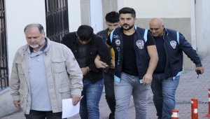 Kayseri'de araçta darbettikleri kişinin telefonunu gasbettikleri iddiasıyla 3 zanlı yakalandı