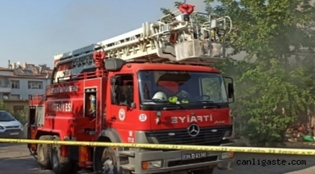 Kayseri'de bir apartmanın çatısında yangın