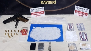 Kayseri'de 'dur' ihtarına uymayarak kaçan araçta uyuşturucu bulundu 