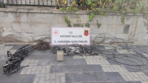 Kayseri'de kablo çalan 2 kişi suçüstü yakalandı