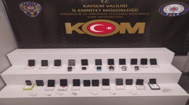 Kayseri'de kaçak 30 cep telefonu ele geçirildi 