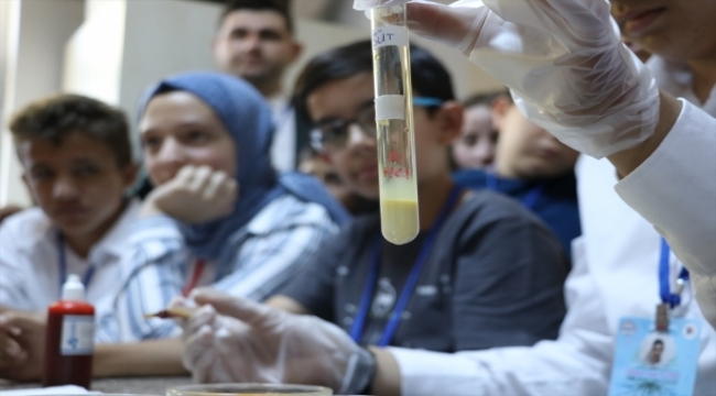Kayseri'de ortaokul öğrencileri üniversite sıralarında bilimsel eğitim alıyor