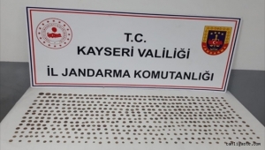 Kayseri'de tarihi eser operasyonu: 550 sikke ele geçirildi