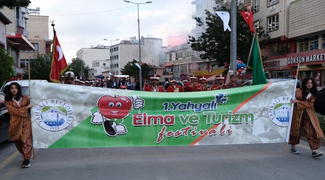 Kayseri'de "Yahyalı Elma ve Turizm Festivali"nin ilki yapıldı