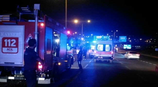 Kayseri'de yolcu otobüsü ile otomobil çarpıştı: 5 kişi yaralandı