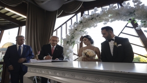 Kılıçdaroğlu partisinin fotoğrafçısı Kaya'nın nikahına katıldı