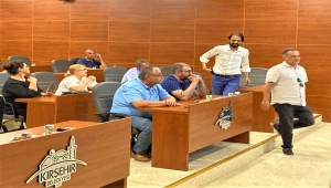 Kırşehir Belediye Meclisi'nde AK Parti ve MHP'li üyeler ile Başkan Ekicioğlu tartıştı 