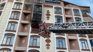 Kırşehir'de yangın çıkan apartmanda mahsur kalanları itfaiye kurtardı