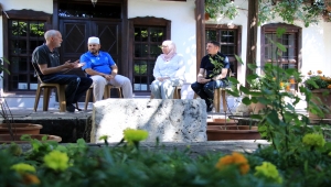 Müslüman olan 10 İngiliz geldikleri Konya'da duygu dolu anlar yaşadı