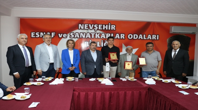 Nevşehir'de yılın ahisi, kalfası ve çırağına plaket verildi