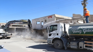 Niğde Belediye Başkanı Emrah Özdemir, Eski Sanayi Sitesi'nde incelemelerde bulundu 