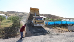 Sivas'ta kırsalda altyapı çalışmaları sürüyor 