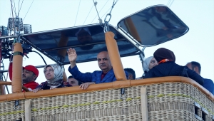 Tarım ve Orman Bakanı Vahit Kirişci Kapadokya'da yerli balon ile uçtu