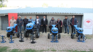 Yalıhüyük'te hibe kapsamında bahçe tipi 4 el traktör çiftçilere teslim edildi
