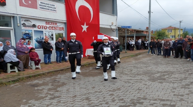Ayvalık'ta hayatını kaybeden polis memuru memleketi Eskişehir'de toprağa verildi