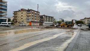 Başkentte inşaat için kazılan yoldaki çökme araçların hasar görmesine neden oldu