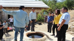 Başyayla Kaymakamı Seda Gür köylülerle pekmez kaynattı