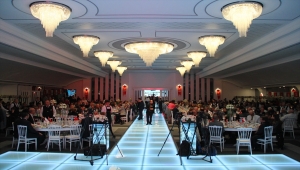 CHP Grup Başkanvekili Özel, Kayseri'de partisince düzenlenen Cumhuriyet Balosu'na katıldı