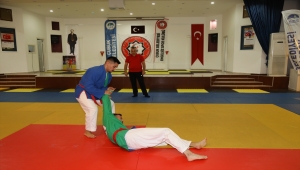 Çubuklu sporcular Dünya Kuraş Şampiyonası'nda 2 altın madalya kazandı