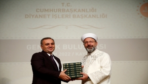 Diyanet İşleri Başkanı Erbaş, Kayseri'de Gençlik Buluşması'nda konuştu: