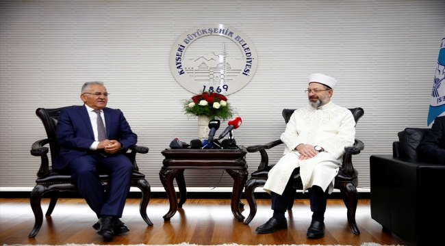 Diyanet İşleri Başkanı Erbaş, Kayseri'de ziyaretlerde bulundu