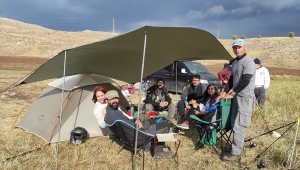 Doğa tutkunları Sivas'taki Tödürge Gölü'nde kamp yaptı