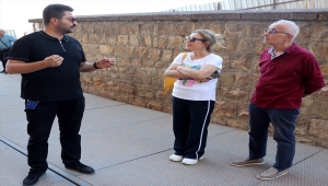 Dünya Kültür Mirası Listesi'ndeki caminin imamı gönüllü rehberlik yapıyor 