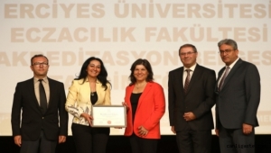 ERÜ Eczacılık Fakültesine ikinci kez akredite belgesi verildi